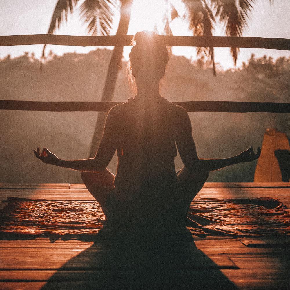 Keeping Your Flow On - Yoga While Traveling - HappyLuxe